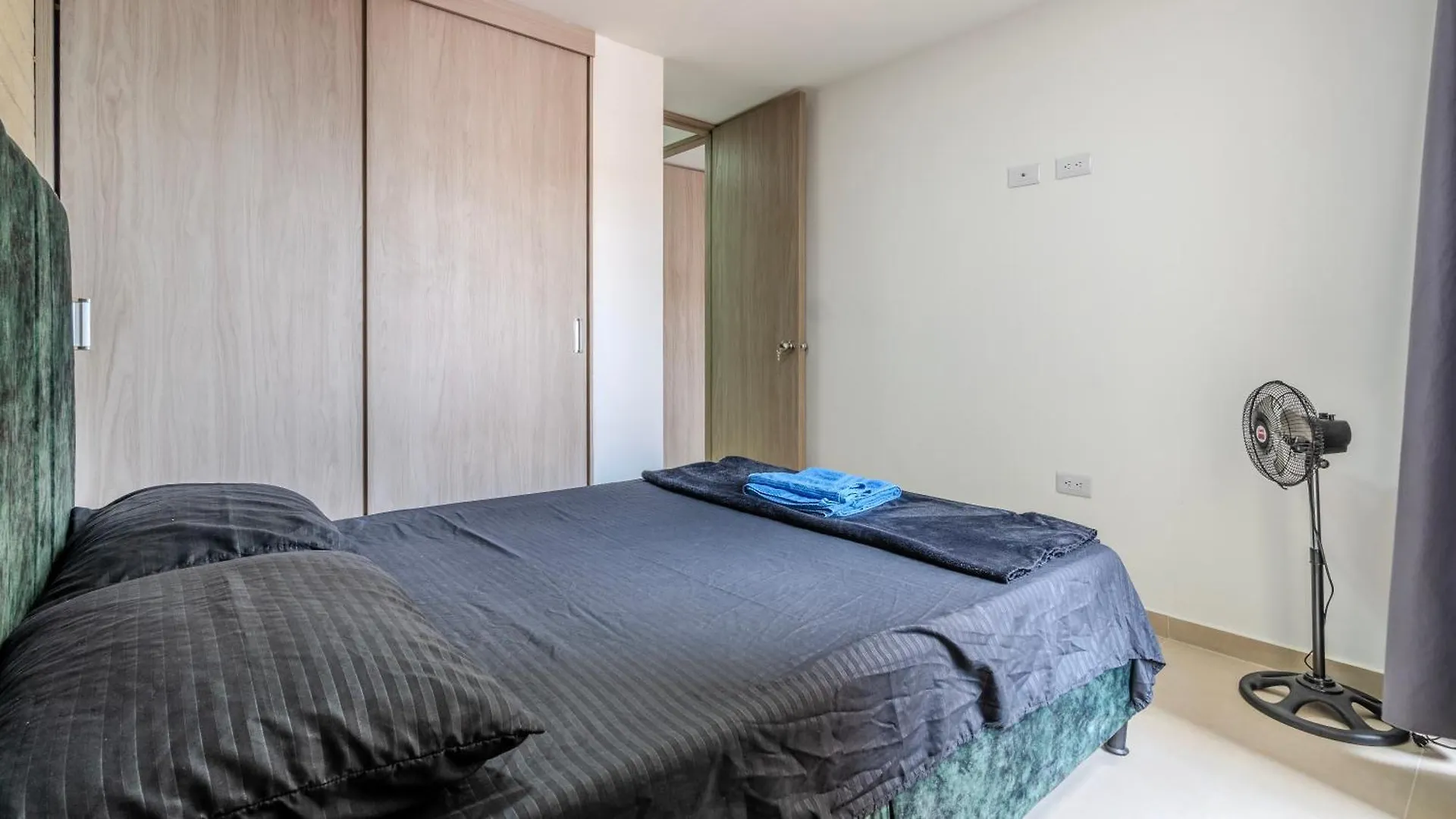 Apartman Apartamento 2Br Parqueadero Y Piscina 202 Medellín