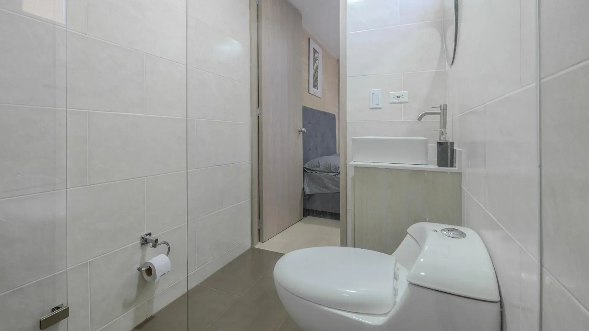 Apartamento 2Br Parqueadero Y Piscina 202 Medellín 0*,